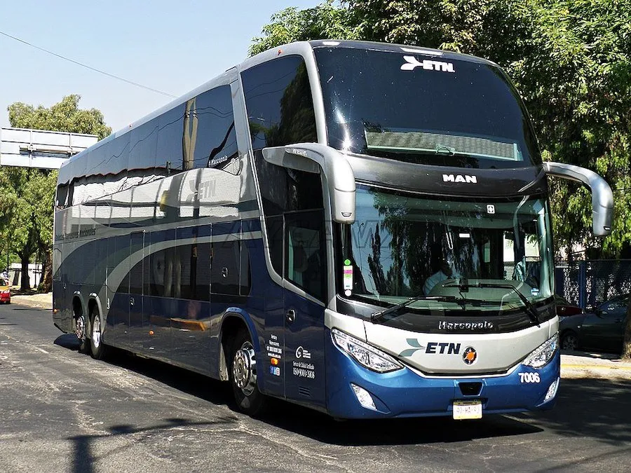 Mexico executive bus travel – backpackers using ETN